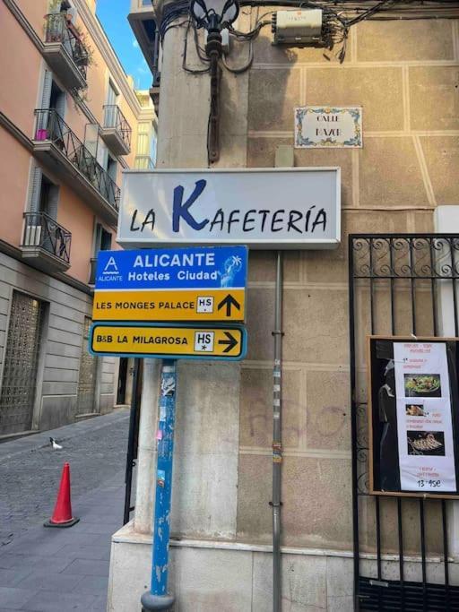Charming & Spacious Apartment In Historic Centre & Short Walk To Beach Alicante Exteriér fotografie