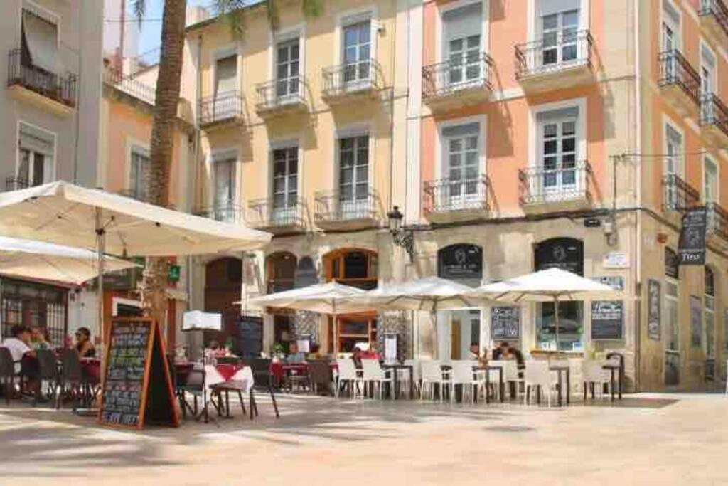 Charming & Spacious Apartment In Historic Centre & Short Walk To Beach Alicante Exteriér fotografie