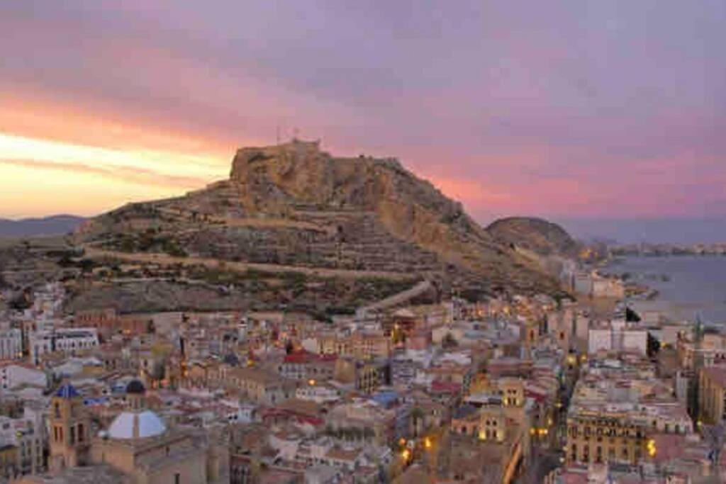 Charming & Spacious Apartment In Historic Centre & Short Walk To Beach Alicante Exteriér fotografie